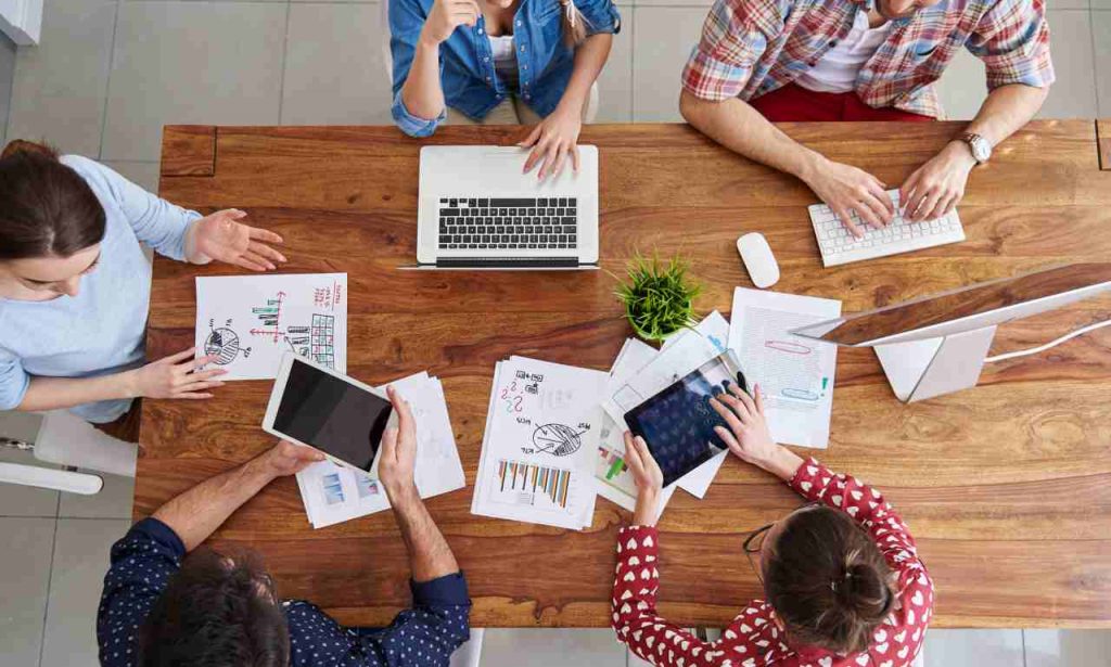 Gen Z, snobba i vertici: i segreti per far carriera nel mondo del lavoro li svela proprio lei
