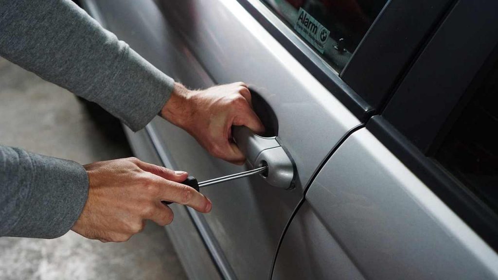 Furto auto: puoi risolvere questo problema con questi 5 trucchetti | Addio ladri