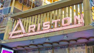 Lo storico teatro Ariston. - Improntaunika.it