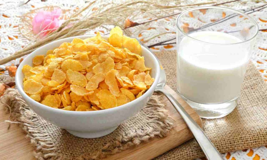 Corn flakes, altro che perfetti per la tua dieta: contengono tracce di pesticidi | Se li hai in casa buttali subito