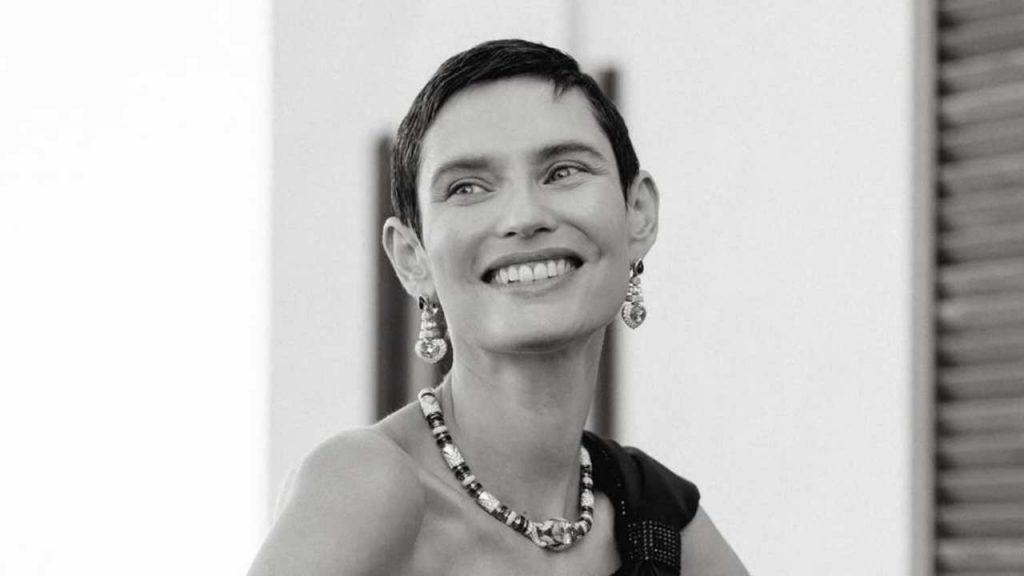 Bianca Balti: «Scriverò un libro dal titolo “Come il pene mi ha guarita dal cancro”»