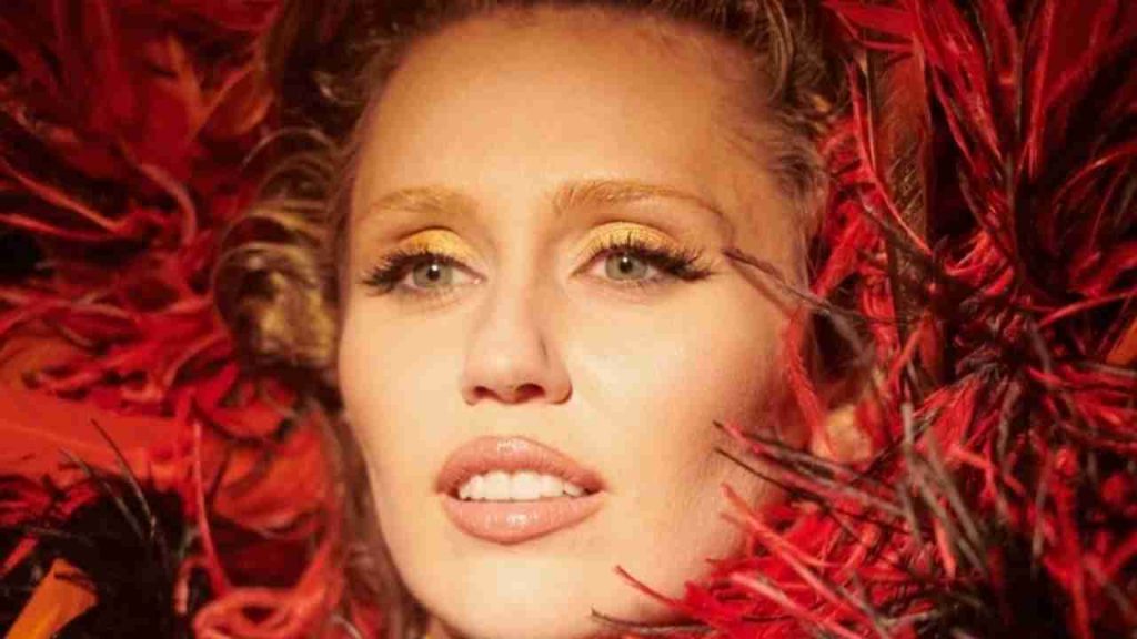 Something Beautiful: Miley Cyrus reinventa il visual album